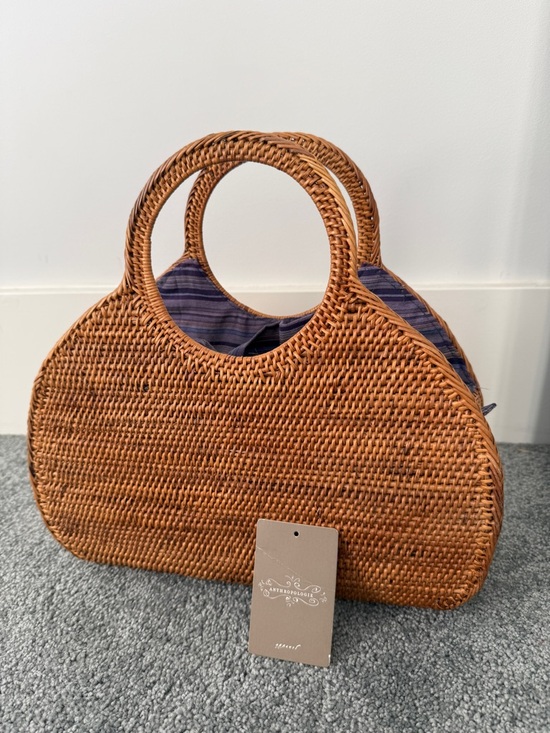 Handbags - Anthropologie Bali rattan reed woven weave honey brown medium hand bag tote lned